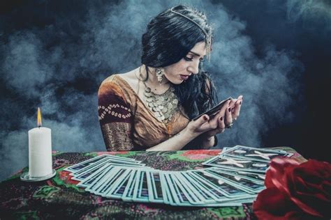 What To Expect When Getting A Psychic Reading From A Medium And How To