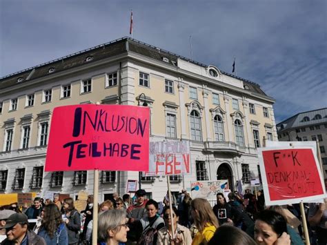 Gro E Inklusions Demo Am Ballhausplatz Lebenshilfe