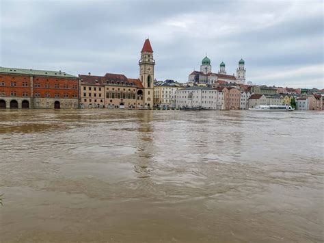 Donaupegel Steigt Auf Metern Dramatisches Hochwasser In Passau