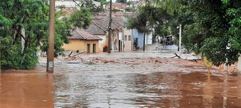 Estragos Causados Pela Chuva Suspendem Atendimento No Centro De