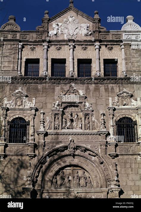 Fachada Del Museo De Santa Cruz Siglo Xvi Estilo Plateresco Author