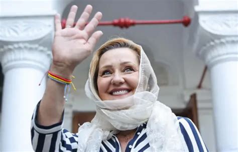 Elena Lasconi vânătoareasa de boți este criticată pe grupurile