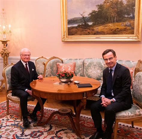 Le Roi Carl Xvi Gustaf Rencontre Pour La Première Fois Le Nouveau