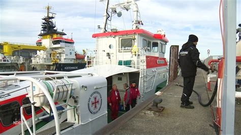 Seenotretter Retten Fischer In L Becker Bucht Ndr De Nachrichten