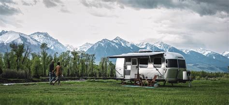 Light Moves: A Buyers' Guide to Lightweight RVs - RV.com