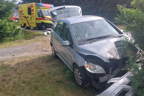 Unfall Auf B Bei Naundorf Insekt L St Crash Aus Zwei Personen