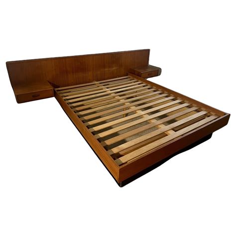 Danish Modern Teak Platform Bed Queen Size With Nightstands At 1stdibs