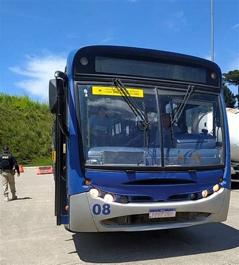 PRF flagra ônibus escolar documento adulterado na BR 116 em Mafra