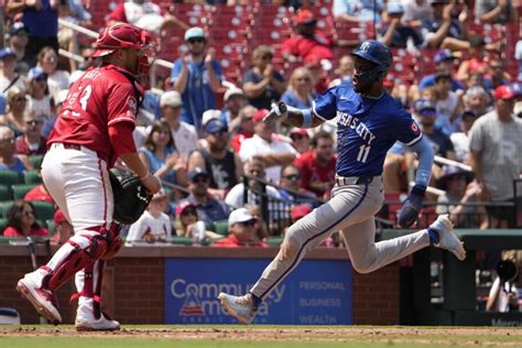 Salvador Perez Leads Royals To 6 4 Victory Over Cardinals In Opener Of