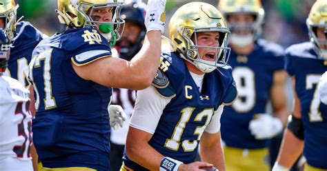 Sources Notre Dame Qb Riley Leonard Has Injured Non Throwing Shoulder