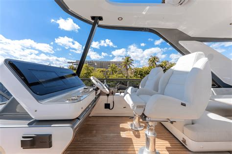 Azimut Flybridge Marinemax Yacht Center