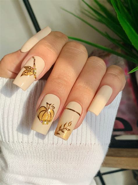 Elegant Fall Design Press On Nails With Glossy And Matte Finish