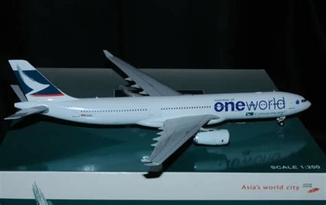 JC WINGS 1 200 CATHAY PACIFIC Airbus A330 B HLU ONE WORLD EUR 105