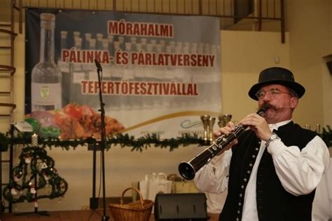 Das Ist Echt Ungarisch Mórahalom Pálinka Wettbewerb Und Tepertőfest