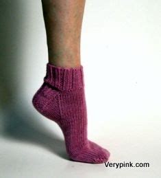 Learn To Knit Magic Loop Socks V E R Y P I N K C O M Knitting