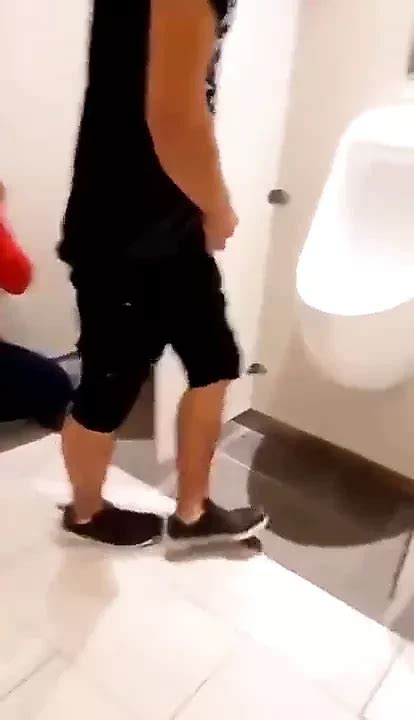 Scopato Nei Cessi Pubblici Gay Porn Xhamster