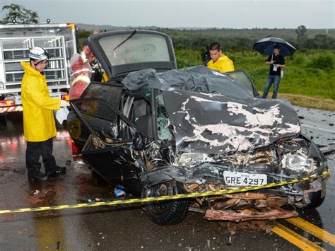 G1 Família Morre Em Acidente Na Br 262 Próximo A Araxá Notícias Em