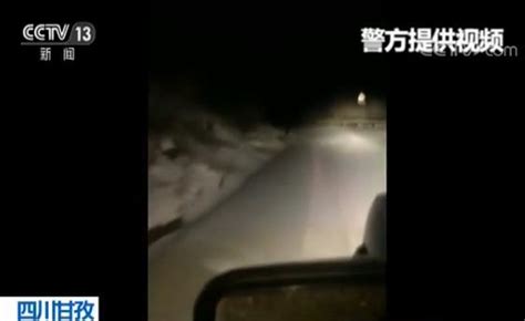 游客自驾游被困雪山 绝望之时民警敲响车窗救人