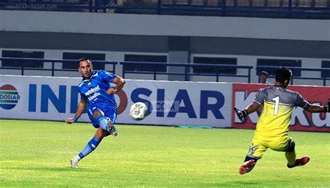 Hasil dan Skor Sementara Persib vs Dewa United