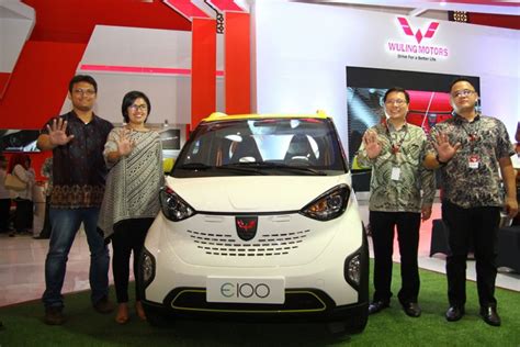 Wuling Kenalkan Mobil Listrik Mungil E100 Di Surabaya