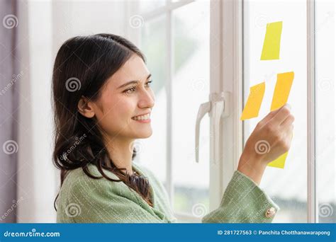 Businesswoman Meeting At Office And Use Post It Notes Smiling