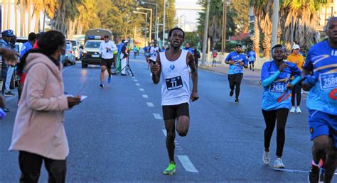 SUL AFRICANO E ZIMBABWENA MAIS RÁPIDOS NA CORRIDA AZUL Jornal Desafio