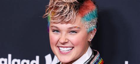 JoJo Siwa In Braless Coat Claps Back at Critics Who Say Her Sexuality ...