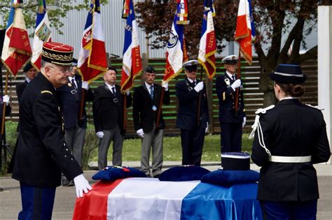 Gendarmerie Nationale On Twitter Hommage Les Honneurs Militaires