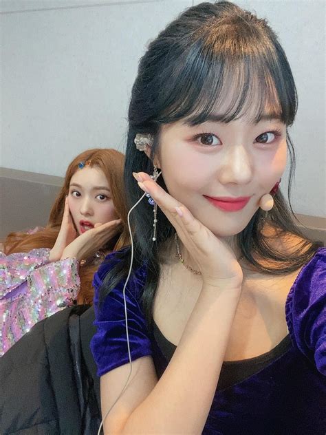 Cherry Bullet Community Posts 우리 메이 18번째 생일 너무너무 축하해 ️ ️ 완벽한 울막냉🥰 아껴