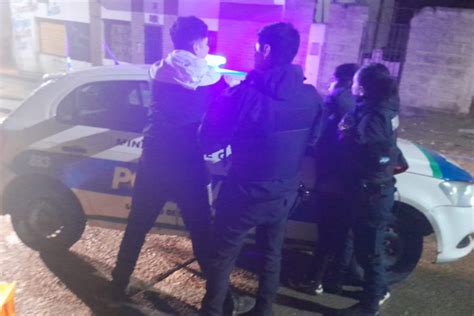 Tienen 13 Y 18 Años Y Los Detuvieron Por Abrir Autos Para Robar El