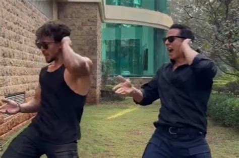 Enthralling Akshay Kumar Tiger Shroff Dance To Main Khiladi From