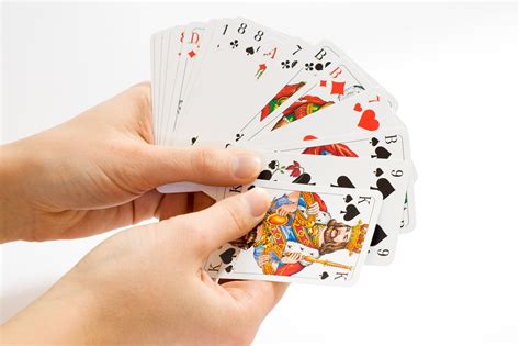 Карточная игра с картинками из мемов