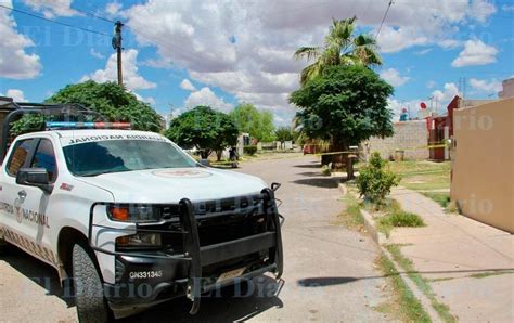 Va a buscar a su hermano y lo halla en estado de dεscømposición