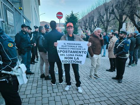 Clamoroso Pronta La Carovana Protesta Contro Lo Sfratto Al Luna Park