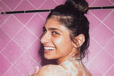 Mia Khalifa Posts Hot Bathing Pictures Fans Say Need Fire Extinguisher News18