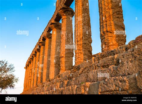 Il Tempio Di Giunone Nella Valle Dei Templi Di Agrigento Sicilia