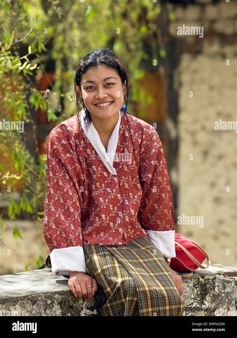 Bhutanese woman in town of Paro in the Kingdom of Bhutan Stock Photo ...