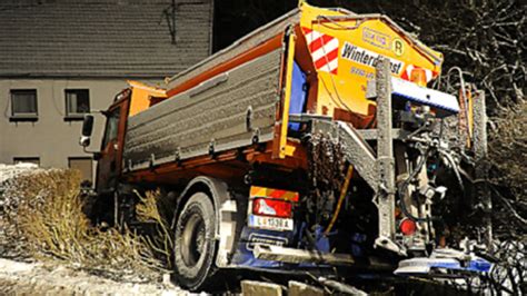 Schnee Unf Lle Zwei Schwerverletzte In O Oe At