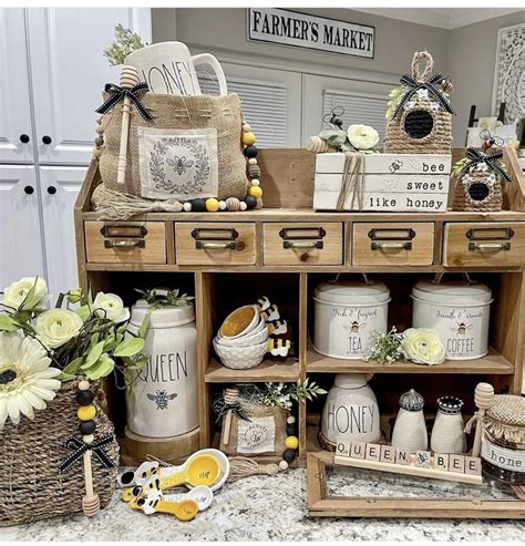 Pin By Kathy Deschner Bauer On Displays Bee Decor Kitchen Farmhouse