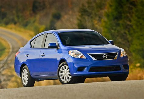 Nissan Versa Sedan Hd Pictures Carsinvasion