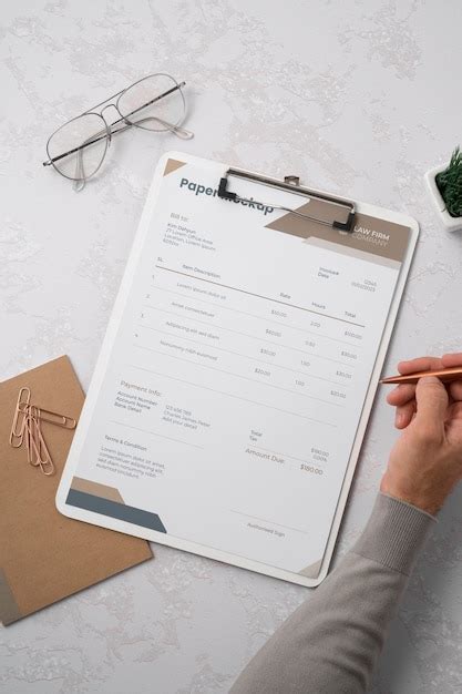 Persona Escribiendo En Papel Portapapeles Archivo Psd Premium