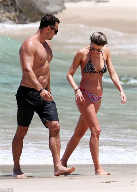 6 Hot Sexy Sally Hawkins Bikini Pics