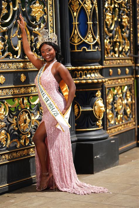 A1s08076 Pageant Girl