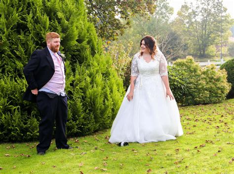 Couple Perform Oral Sex Act During Wedding Photoshoot Daily Star