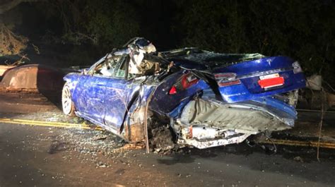 Man Dies After Tesla Crashes Into East Bay Pond Chp Nbc Bay Area