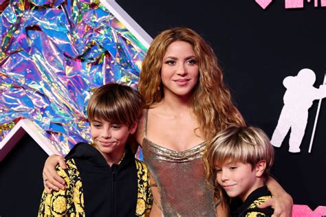 Shakira And Gerard Piqu Can T See Each Other After New Negotiations