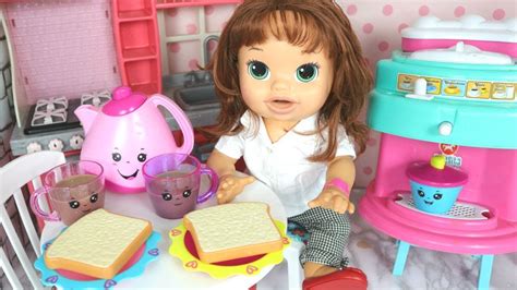 Baby Alive Sara Tomando Caf Da Manh Baby Alive Bebendo Chocolate