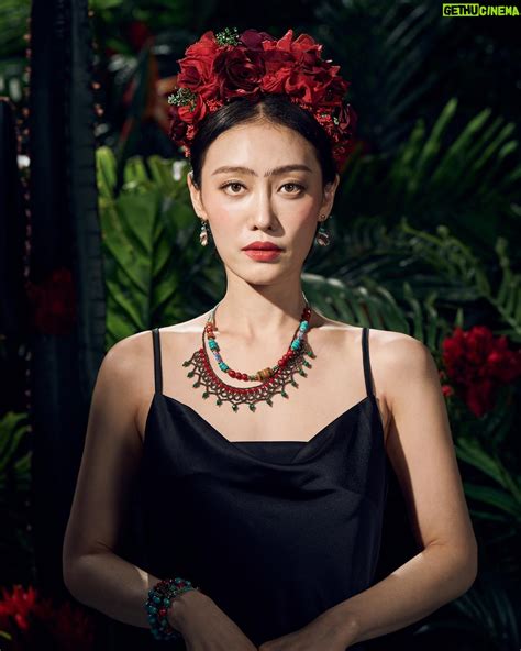 Kim Hieora Instagram – 요즘 막바지 연습중인 프리다 8.1~10.15 대사를 할때마다 큰 용기와 위로를 받아요