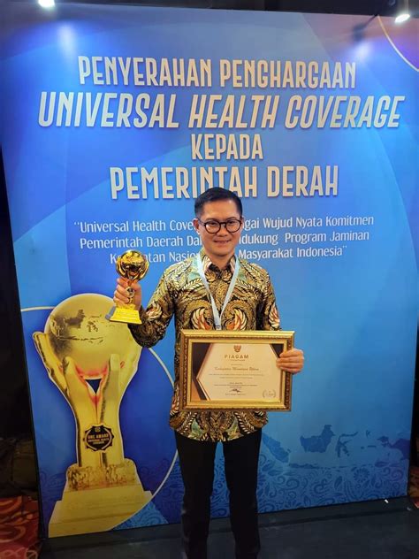 Layanan Kesehatan Di Minut Mumpuni Bupati Joune Ganda Terima Uhc Award