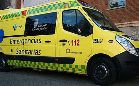 Cuatro heridos entre ellos un bebé al volcar una furgoneta en